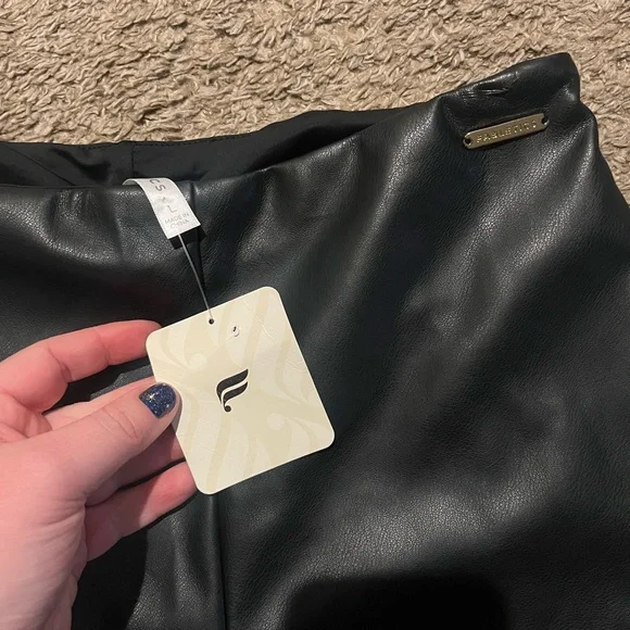 NWT Fabletics Women's High-Waisted Black Vegan Leather Leggings Size Large - Picture 3 of 9
